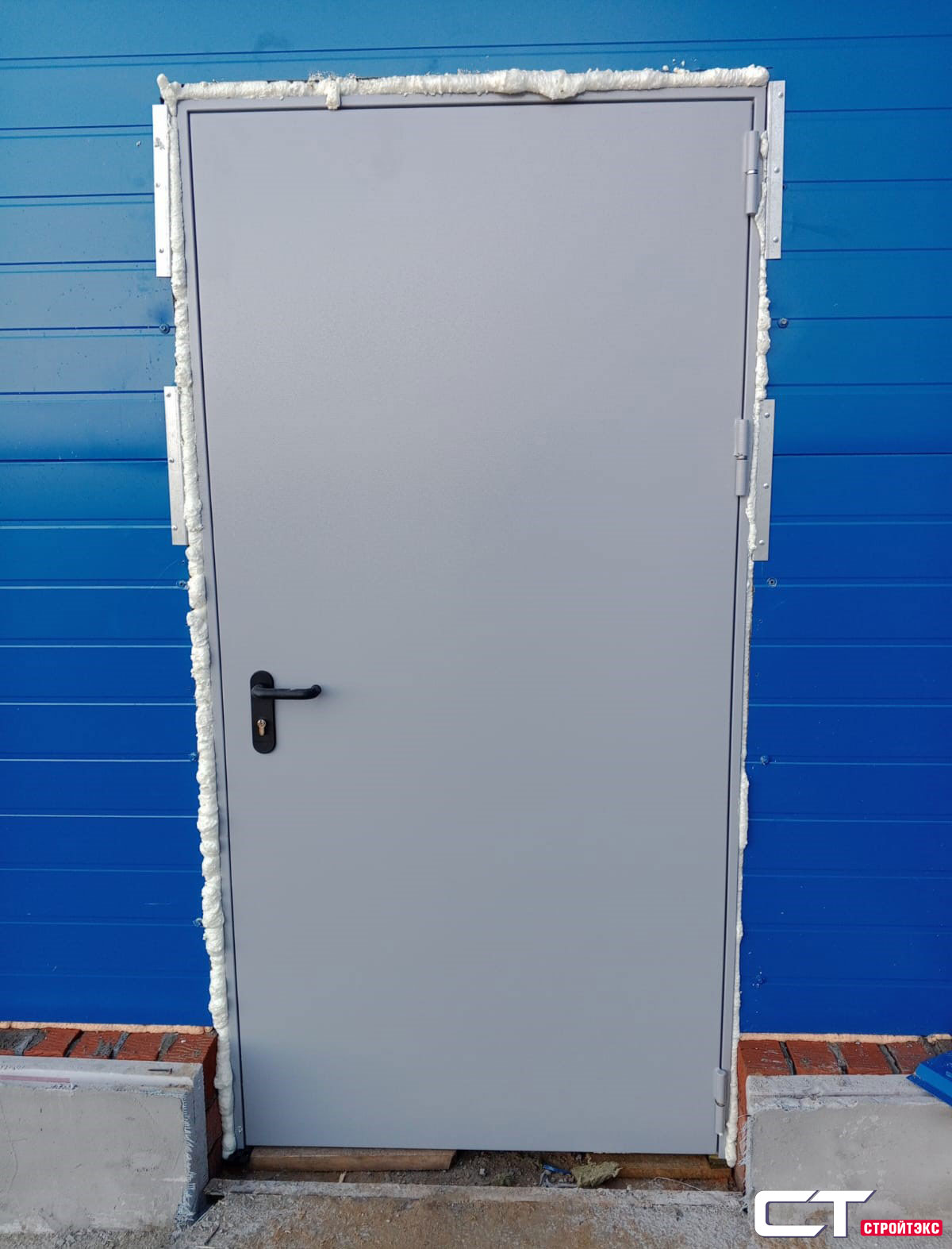 Дверь противопожарная металлическая EIS60 Антипаника и накладкой из нержавеющей стали однопольная